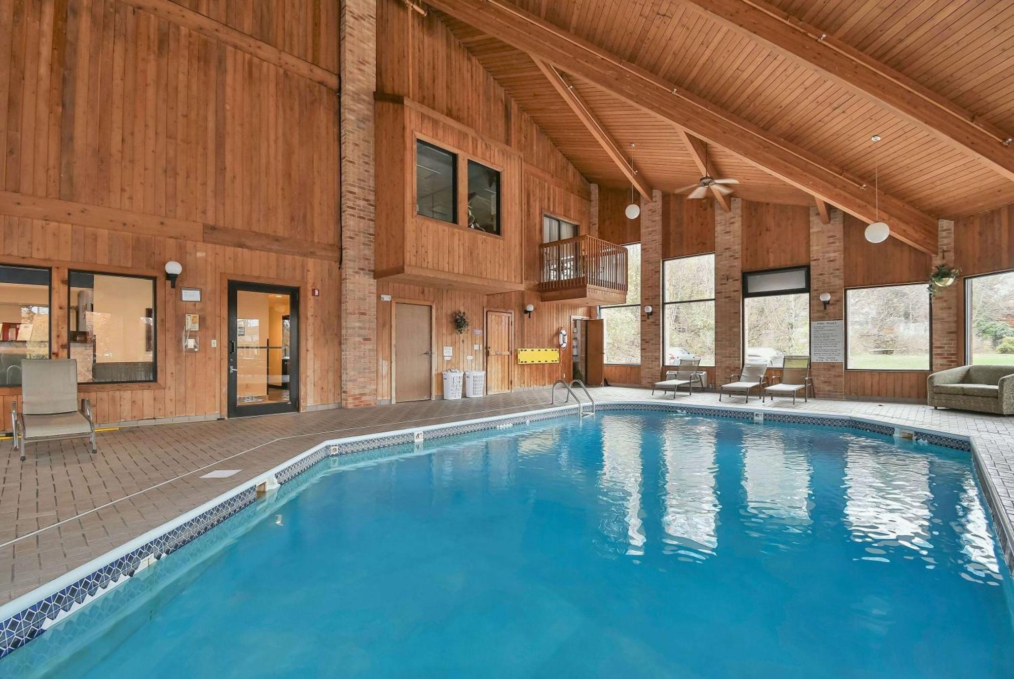 Baymont By Wyndham Zanesville Exterior foto