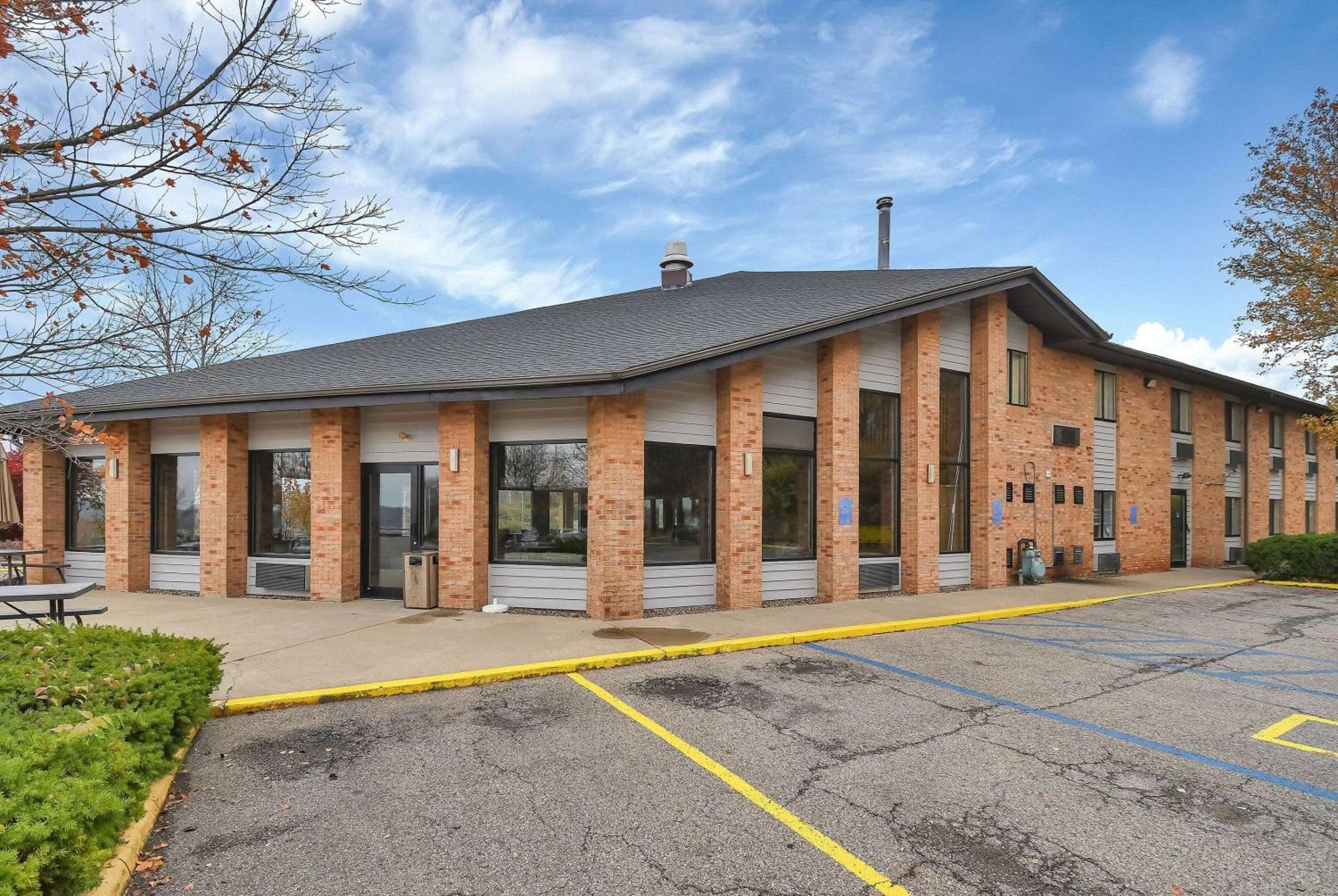 Baymont By Wyndham Zanesville Exterior foto